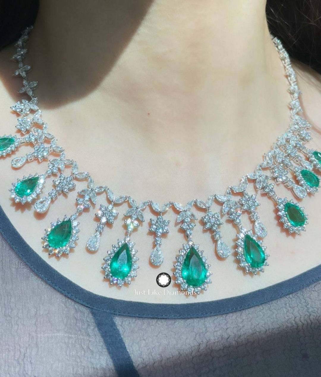 Green pear necklace عقد أخضر دمعات - just like diamonds