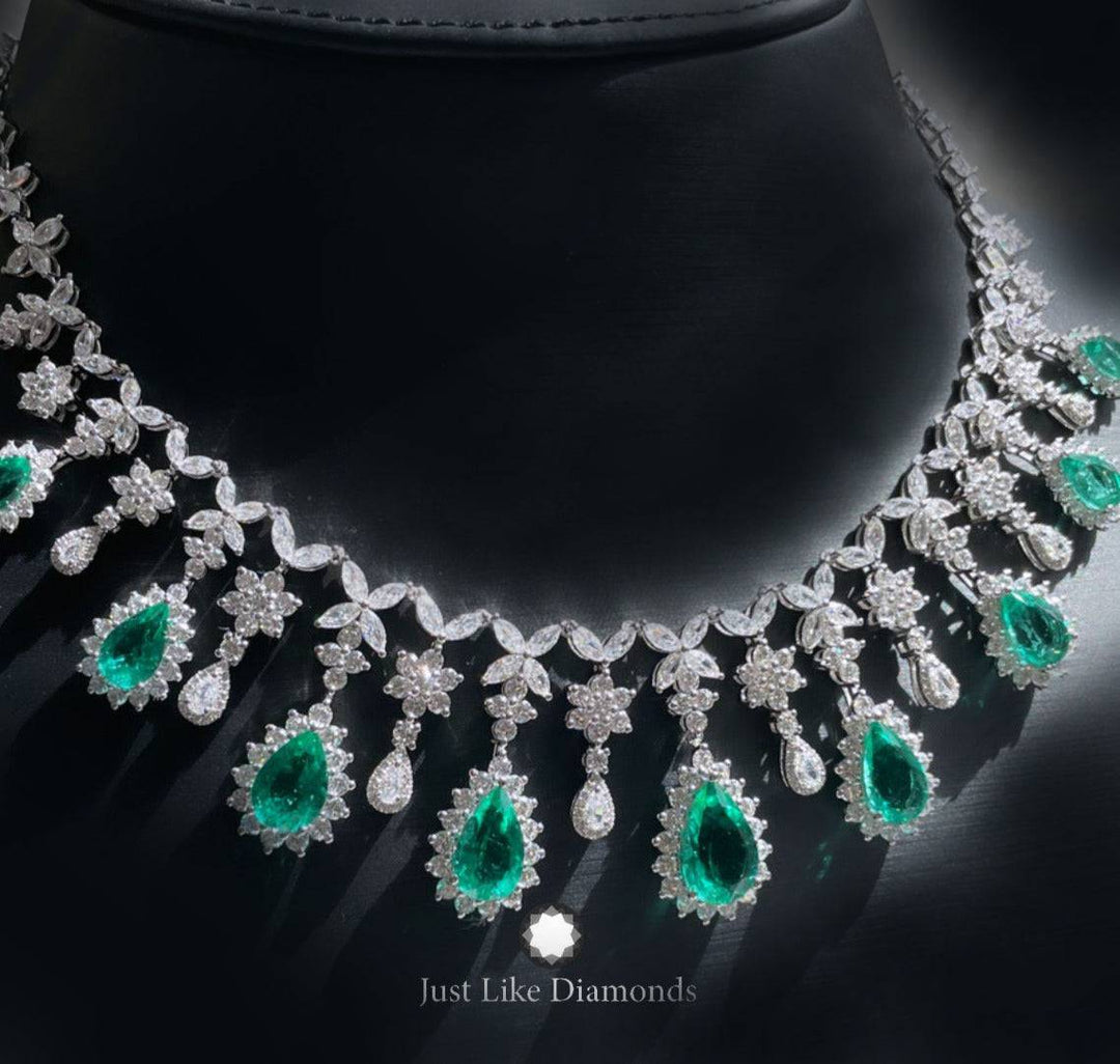 Green pear necklace عقد أخضر دمعات - just like diamonds