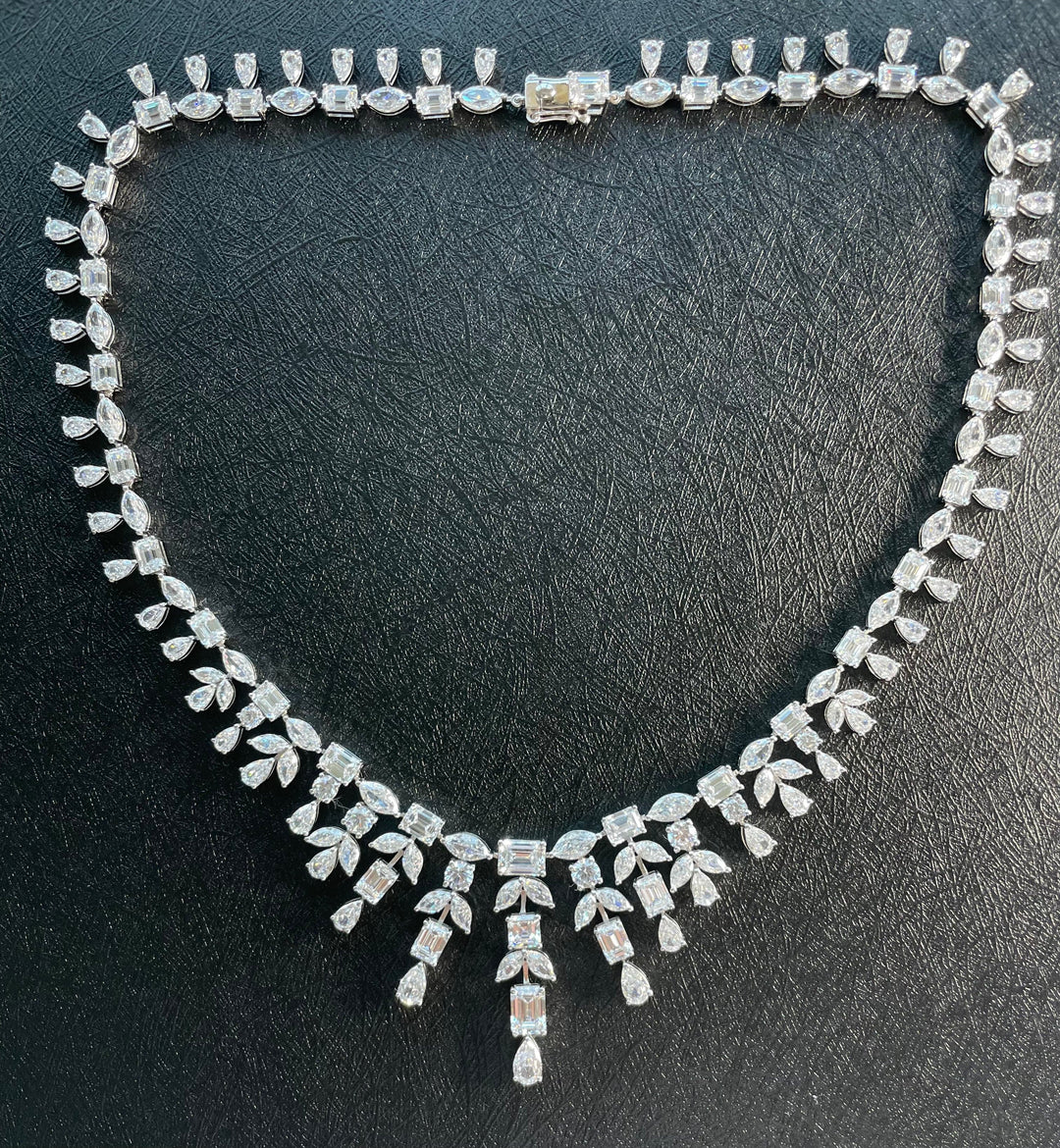 Necklace with emerald and pears قلادة بأحجار الايميرالد والماركيز - just like diamonds