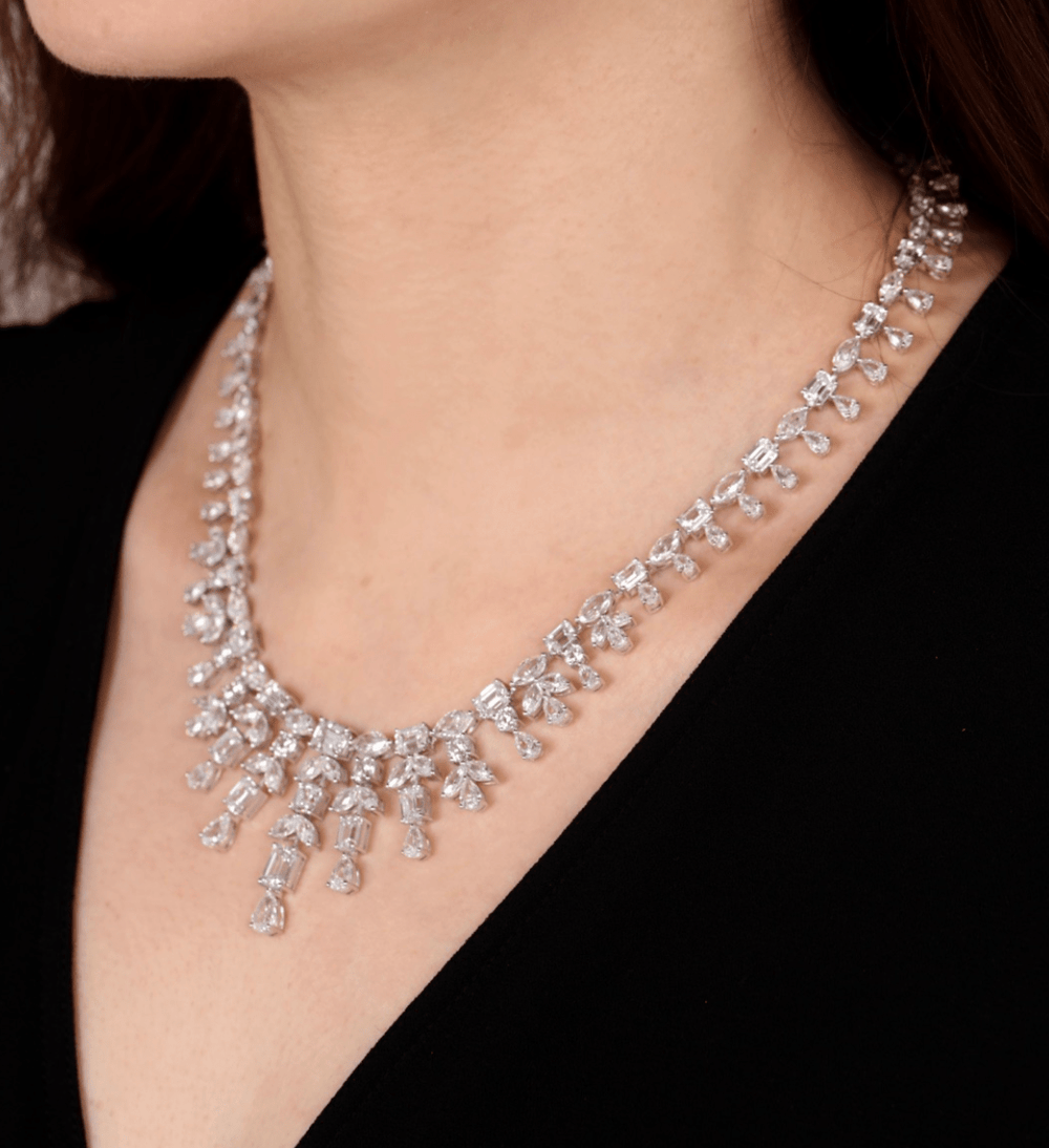 Necklace with emerald and pears قلادة بأحجار الايميرالد والماركيز - just like diamonds