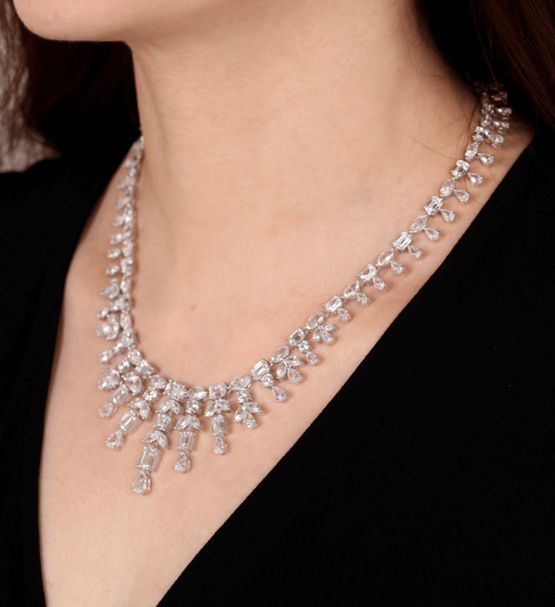 Necklace with emerald and pears قلادة بأحجار الايميرالد والماركيز - just like diamonds