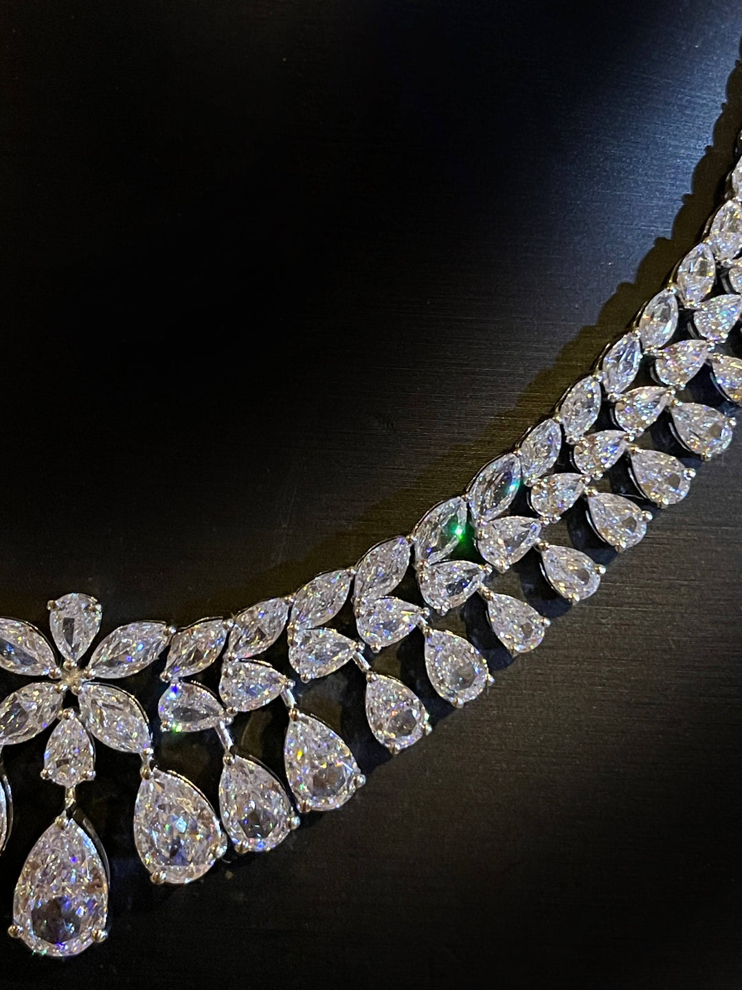 Necklace with star center pear قلاده دمعات على شكل نجمه - just like diamonds