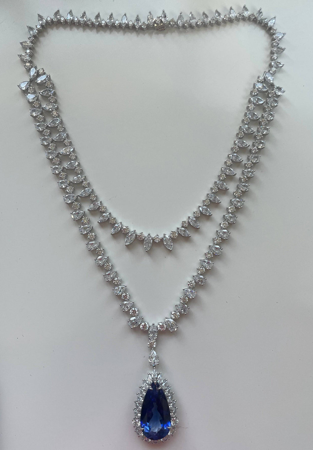 Royal pear Green necklace عقد دمعه أخضر رويال - just like diamonds