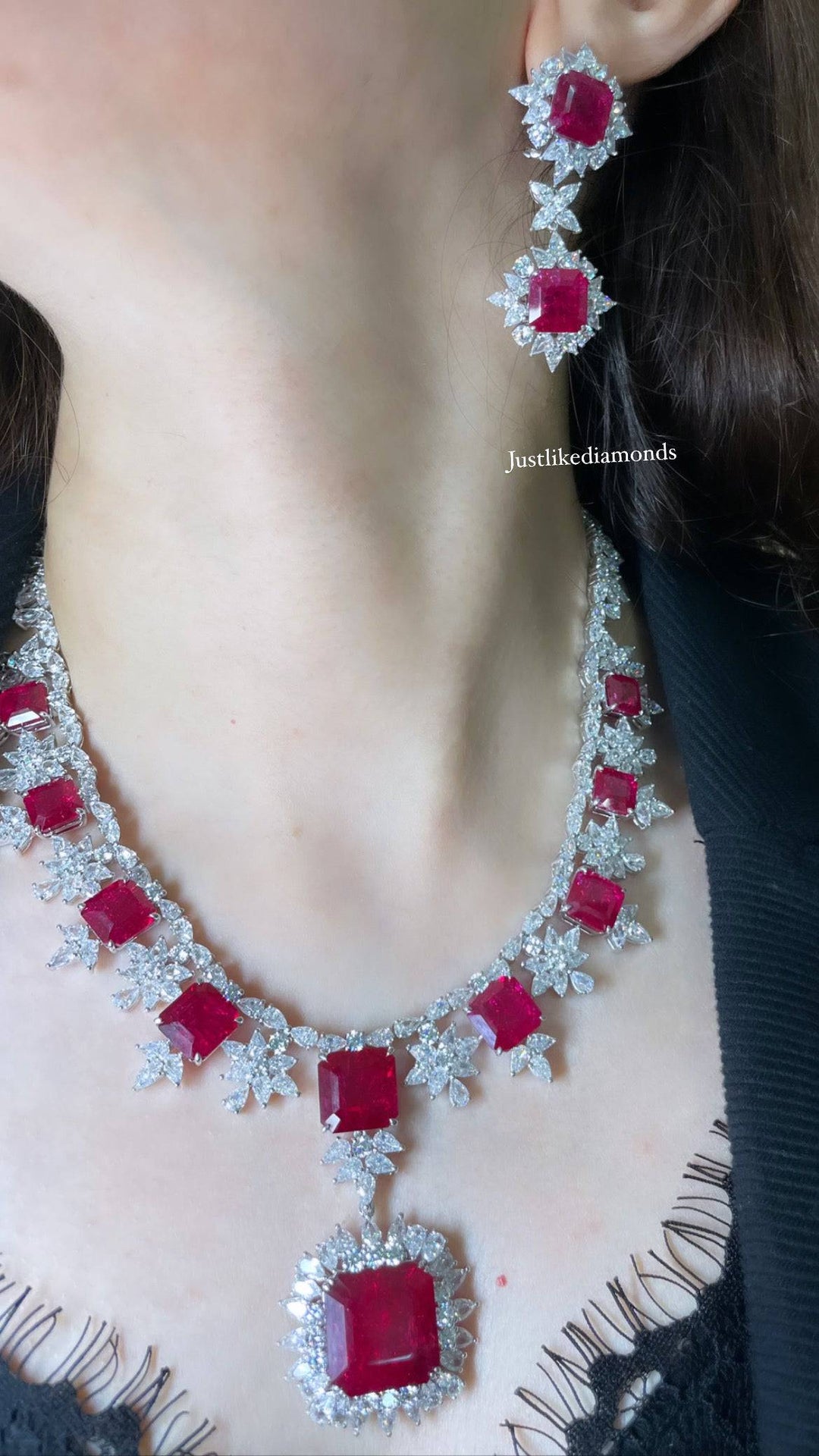 Classical necklace عقد كلاسيكي - just like diamonds
