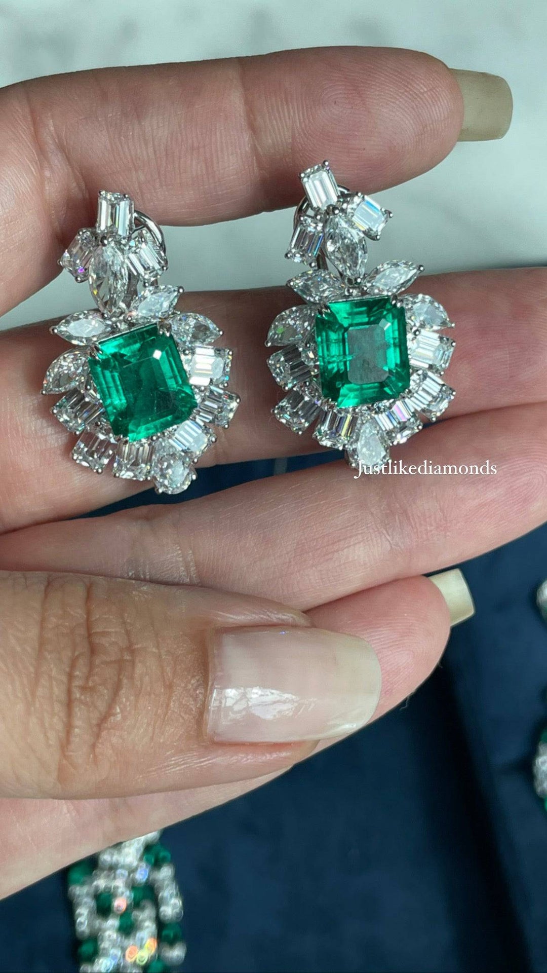 Green necklace عقد أخضر - just like diamonds