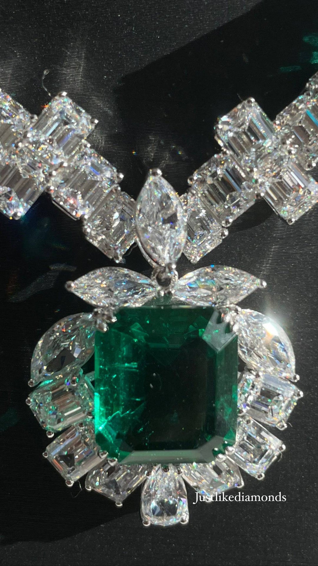 Green necklace عقد أخضر - just like diamonds