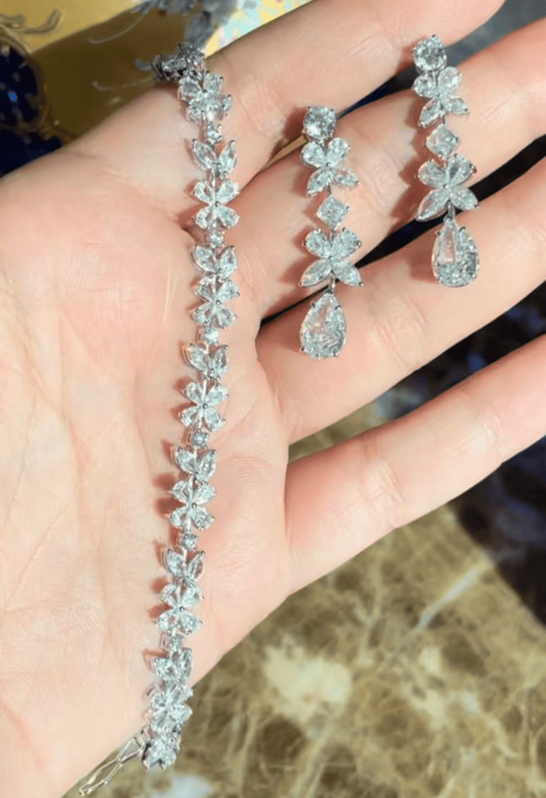 Flower necklace قلادة الورود - just like diamonds