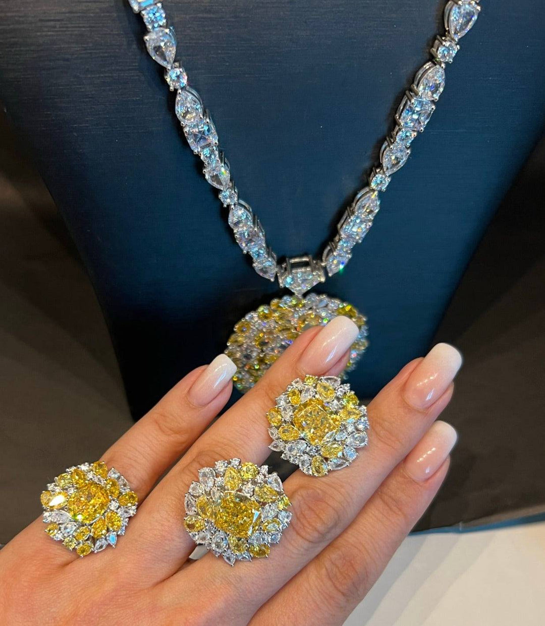 Medallion yellow Long necklace قلادة طويلة صفراء - just like diamonds