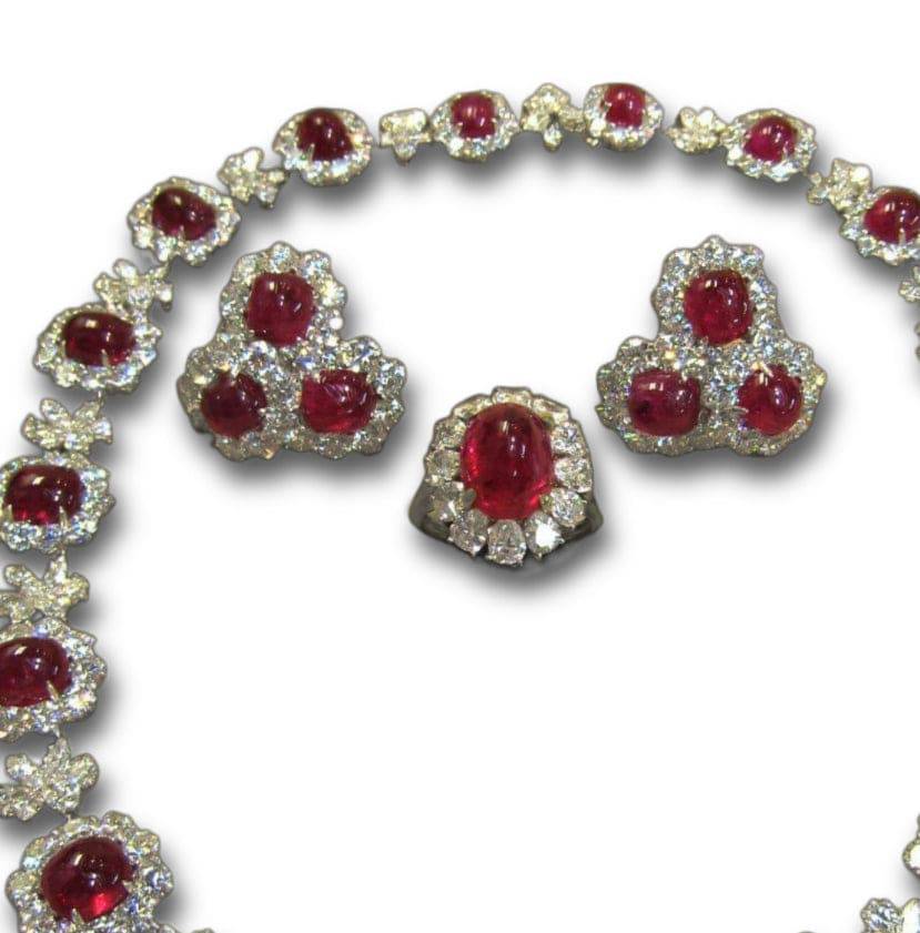 The royal cabochon روبي الكابيشون الملكي - just like diamonds