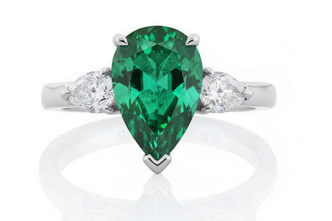 Green pear ring خاتم دمعه ايميرالد - just like diamonds