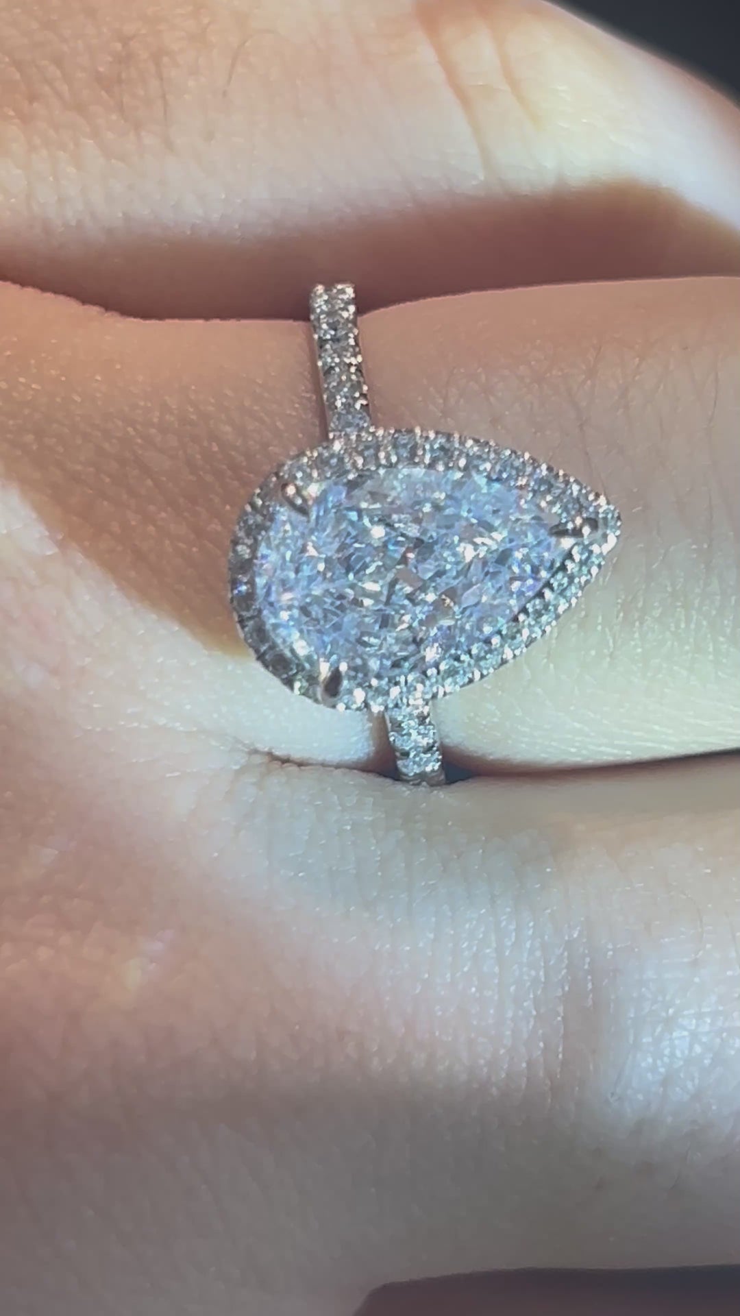 Pear cut ring with stones خاتم دمعه  بأحجار