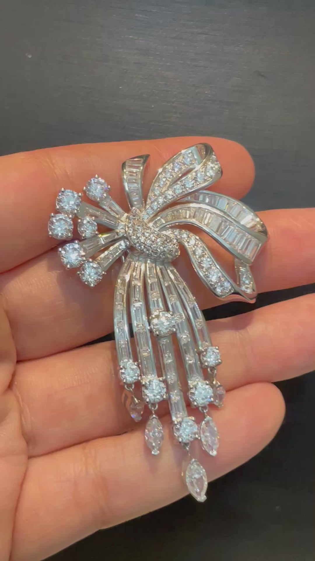 Flower brooch بروش الوردة