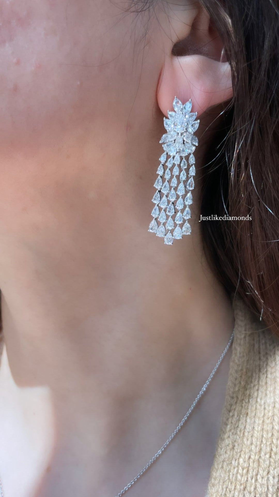 Chandelier pear earrings أقراط الشاندليير الدمعات