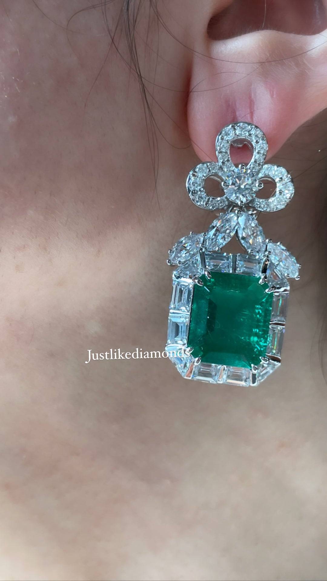 Royal green earrings أقراط الزمرد الرويال