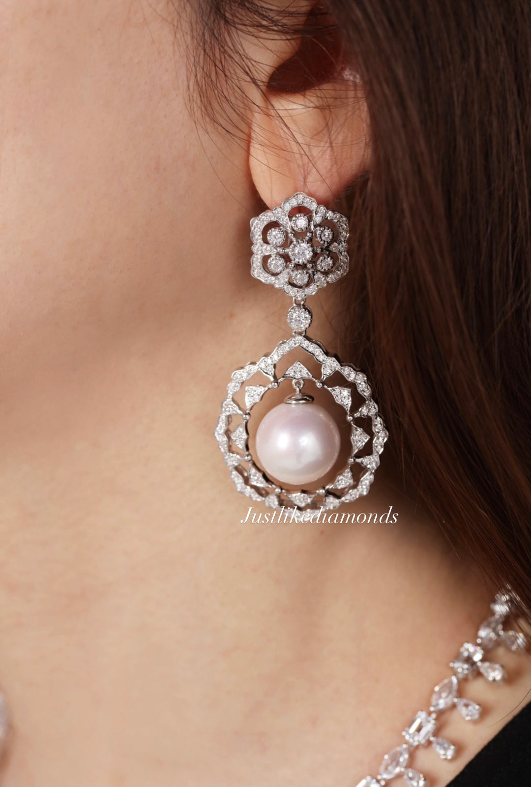 Pearl Earrings أقراط اللؤلؤ