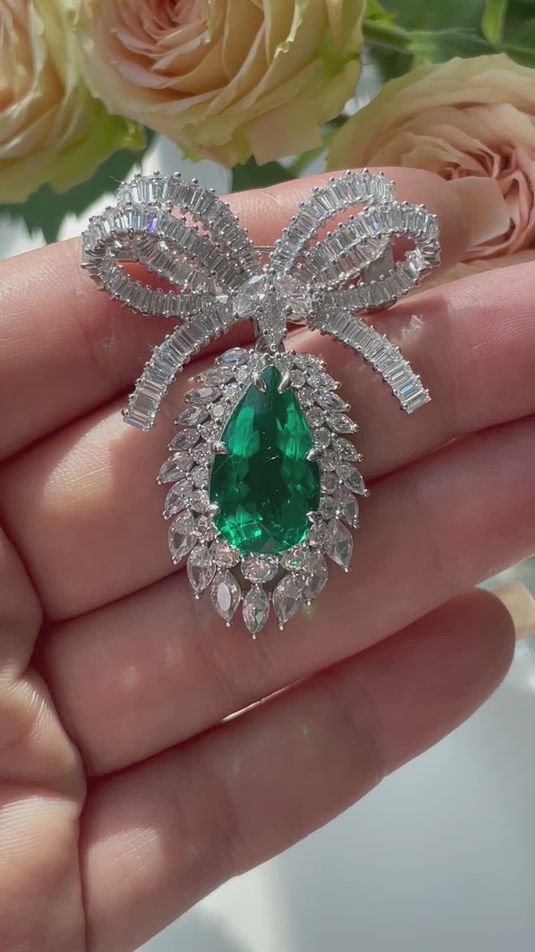 Pear brooch بروش الدمعه