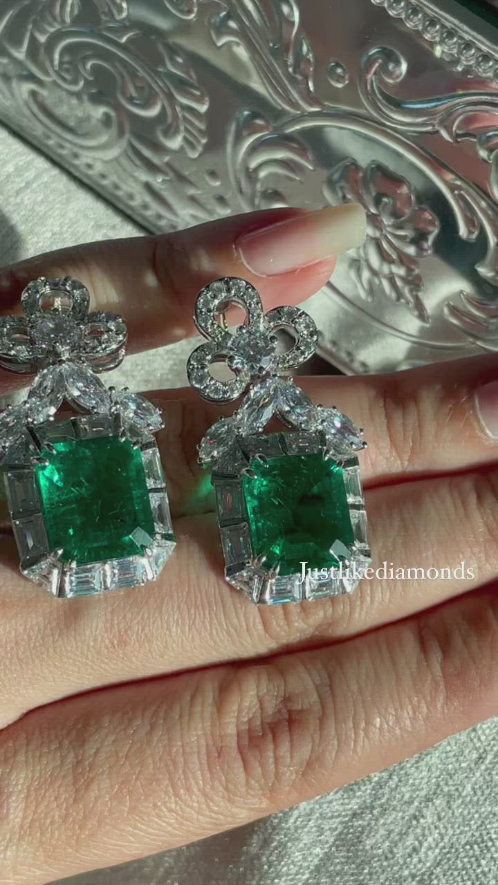 Royal green earrings أقراط الزمرد الرويال