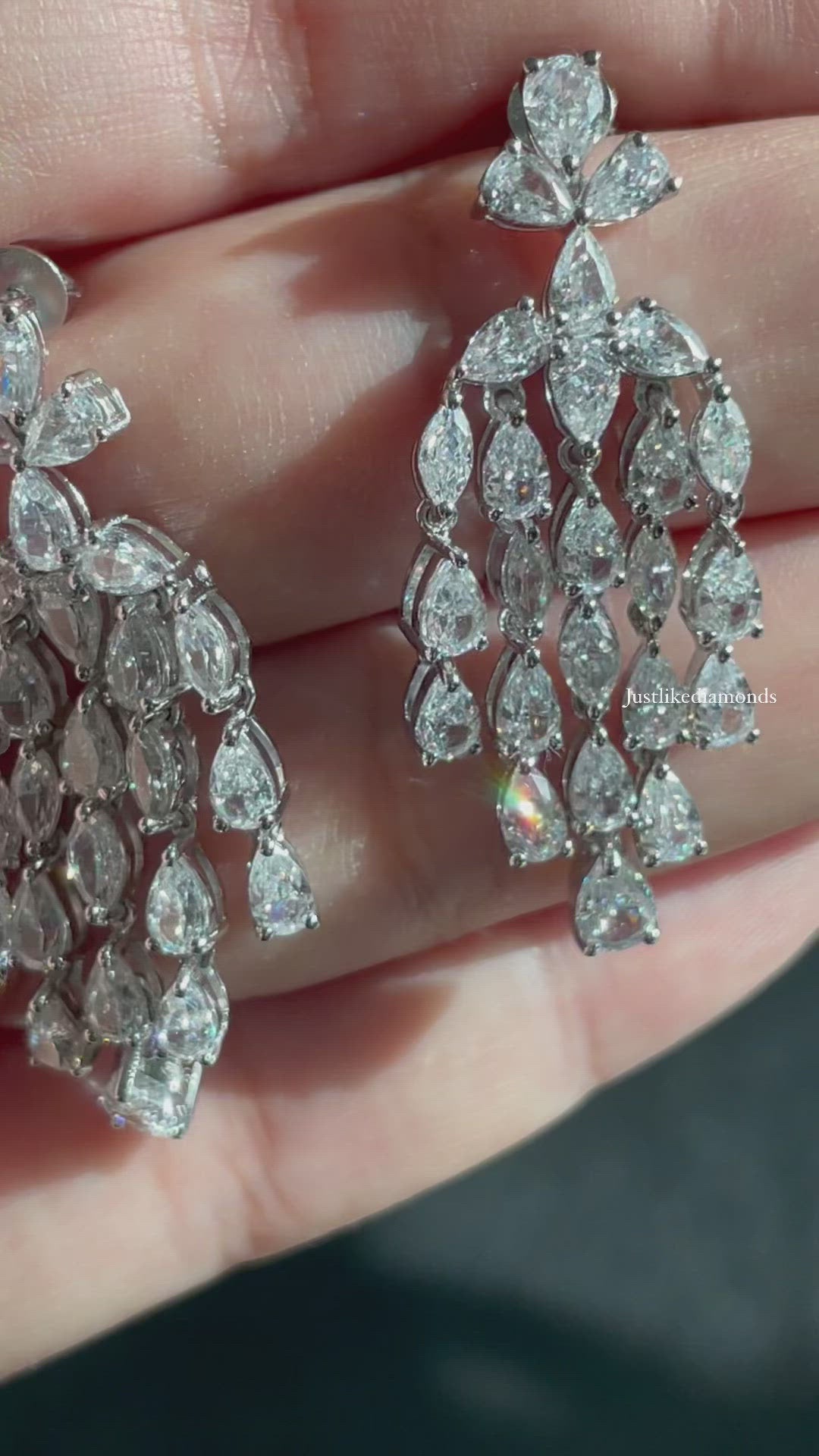 Medium size chandelier earrings  أقراط الشاندليير بالحجم المتوسط