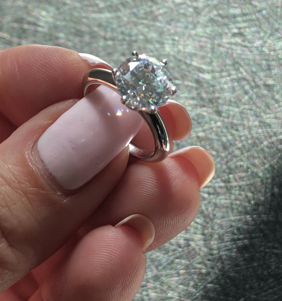 Round cut solitaire خاتم سوليتير راوند