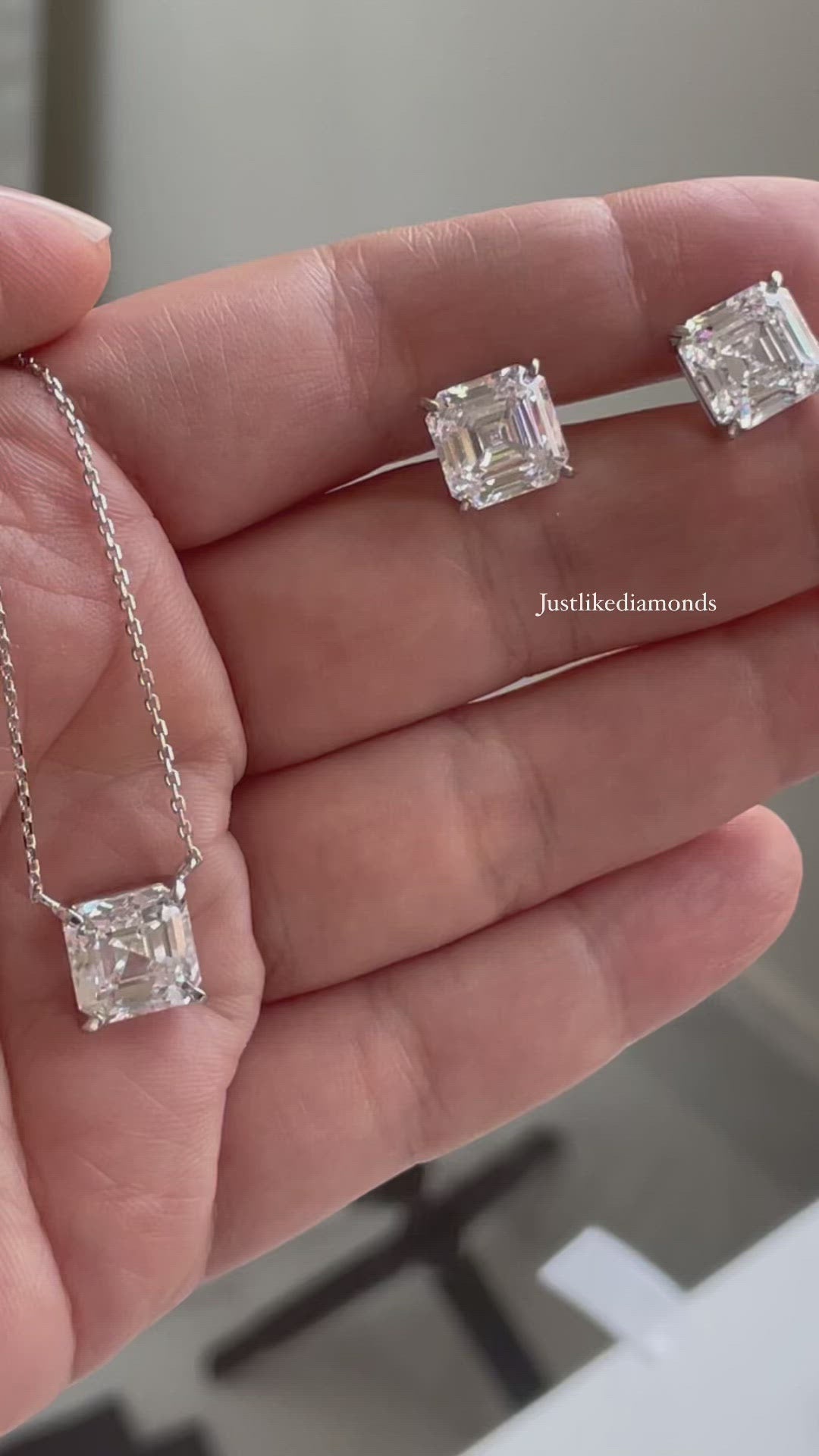 Asscher cut pendant تعليقة بقصة الأشر