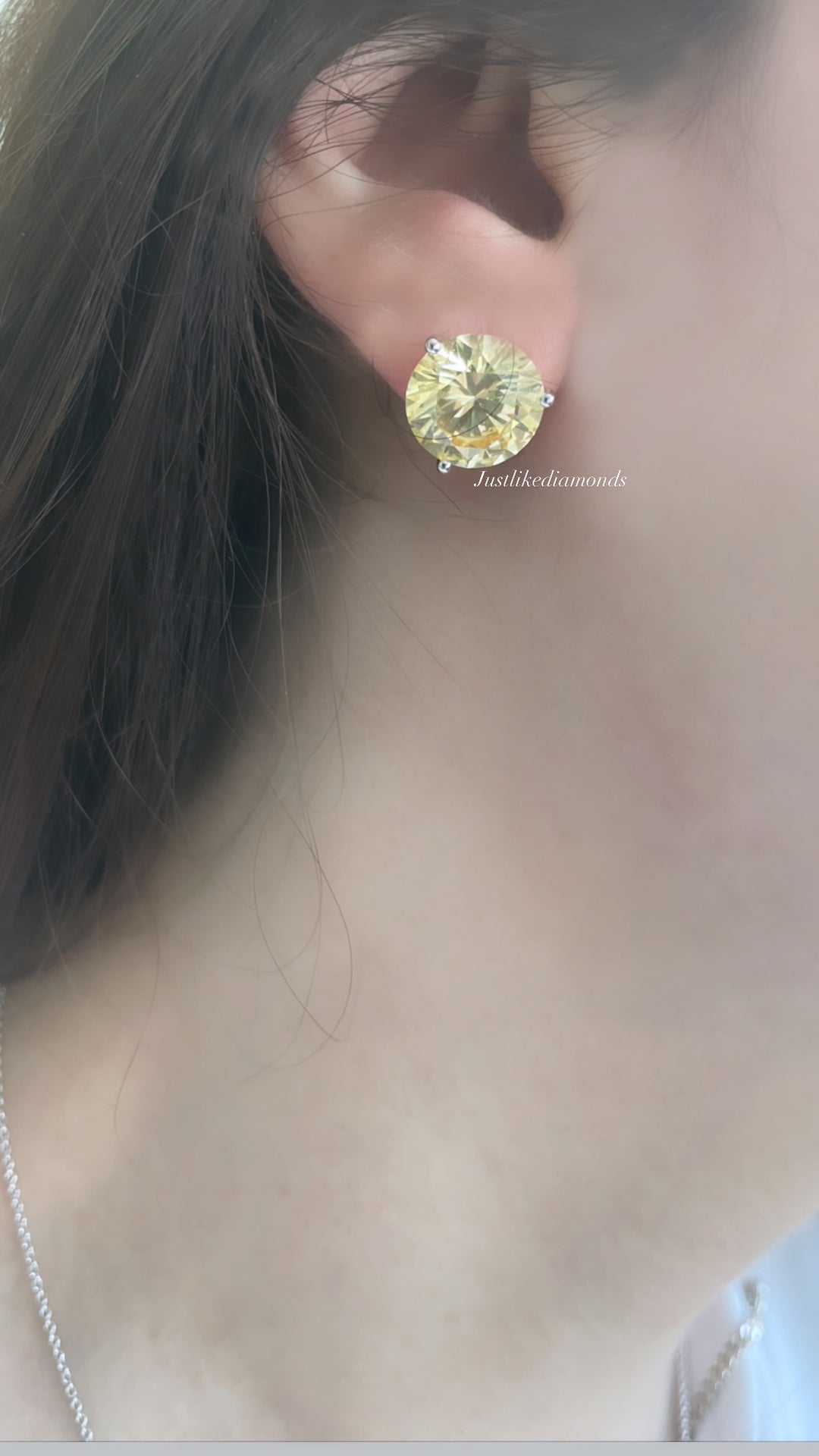 Yellow round studs