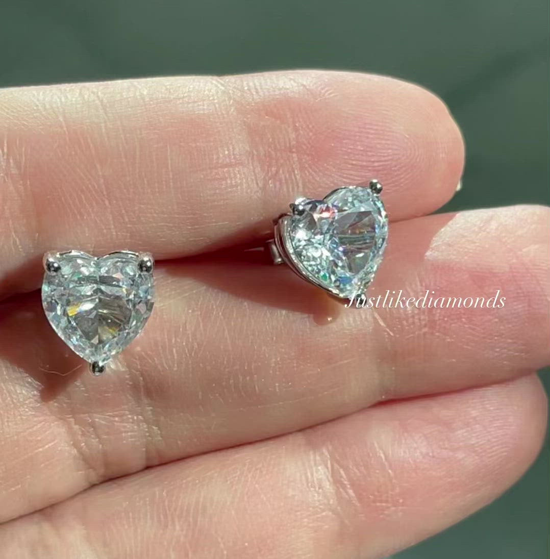 Heart shaped studs أقراط بشكل قلب