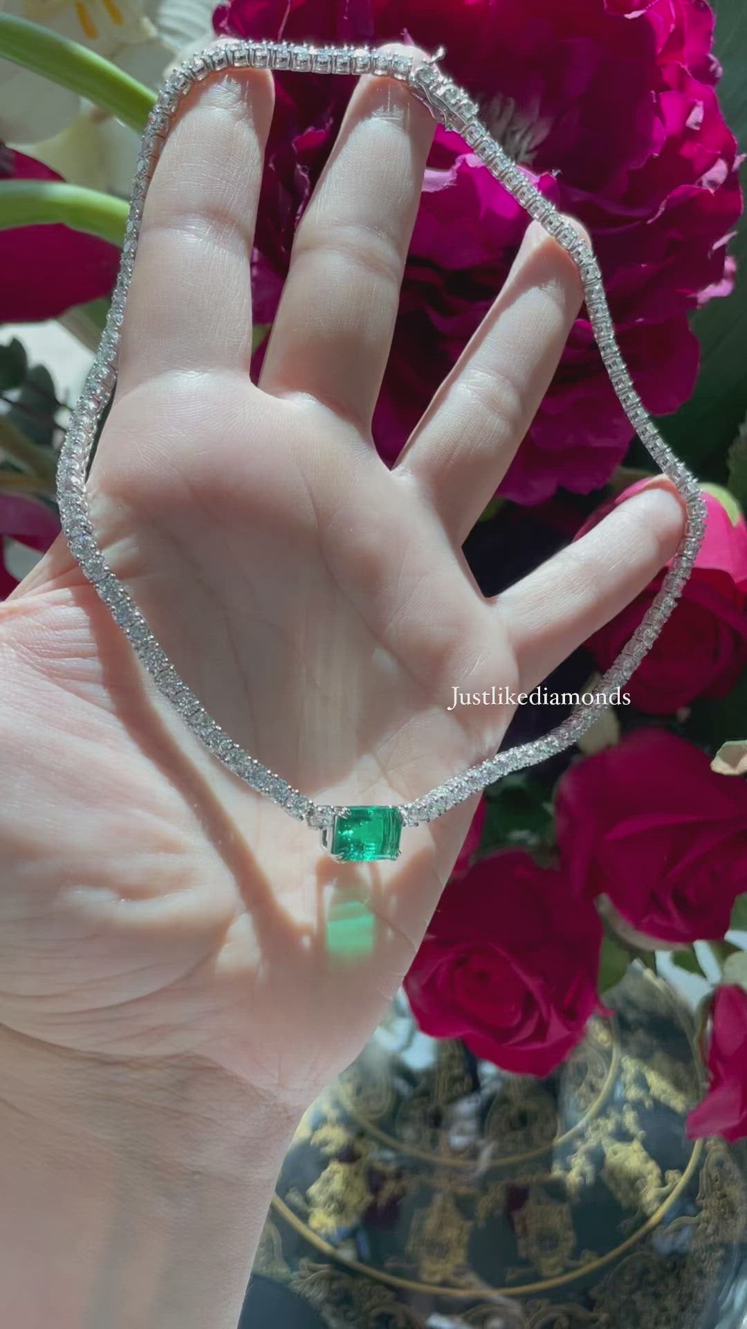 Simple tennis emerald necklace قلاده التينيس مع الايميرالد