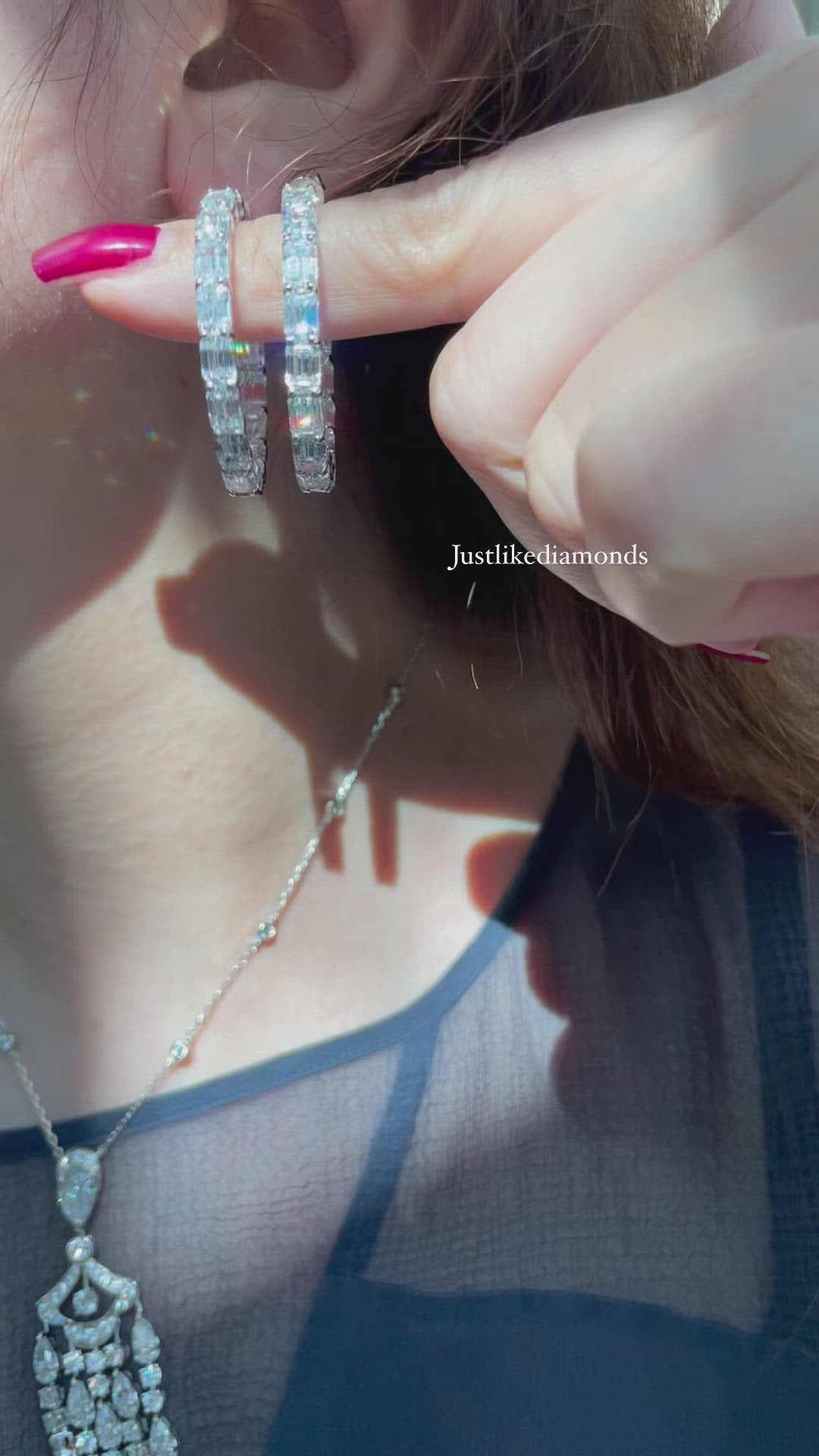 Hoop emerald cut earrings أقراط الهووب  الايميرالد