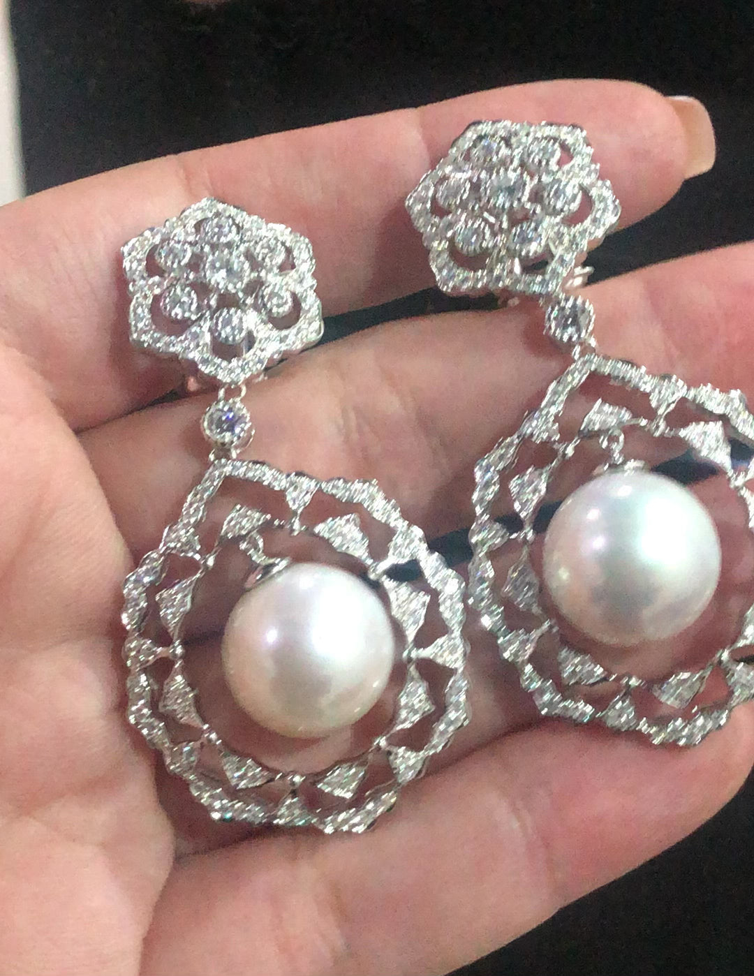 Pearl Earrings أقراط اللؤلؤ