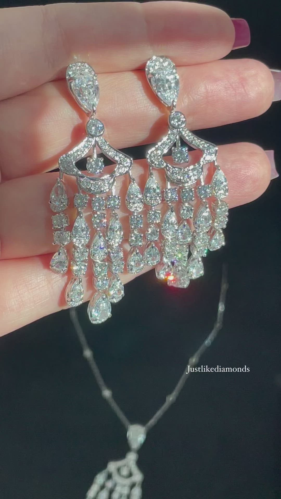 Drops earrings  أقراط بشكل دمعات باللون الابيض