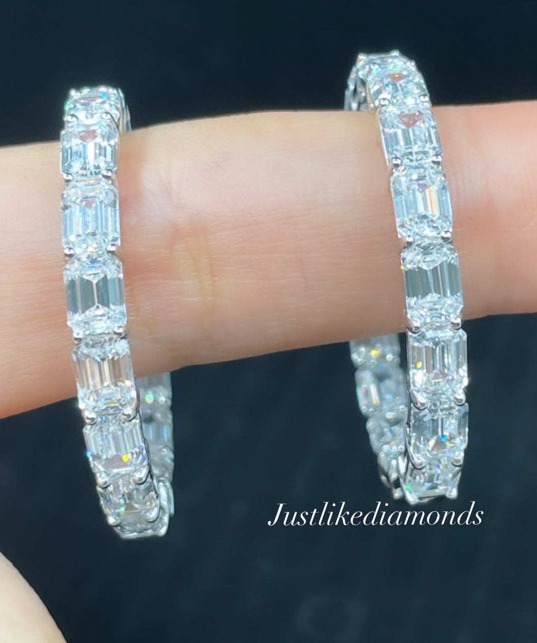 Hoop emerald cut earrings أقراط الهووب  الايميرالد