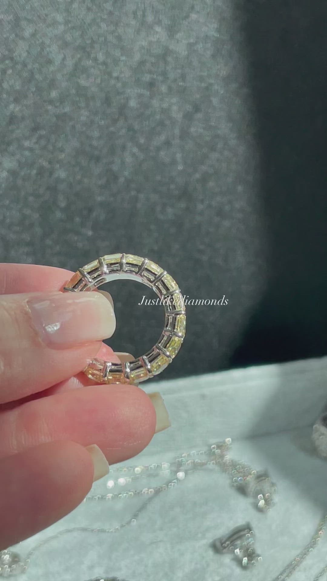 Fancy yellow eternity ring دبلة زواج بأحجار صفراء