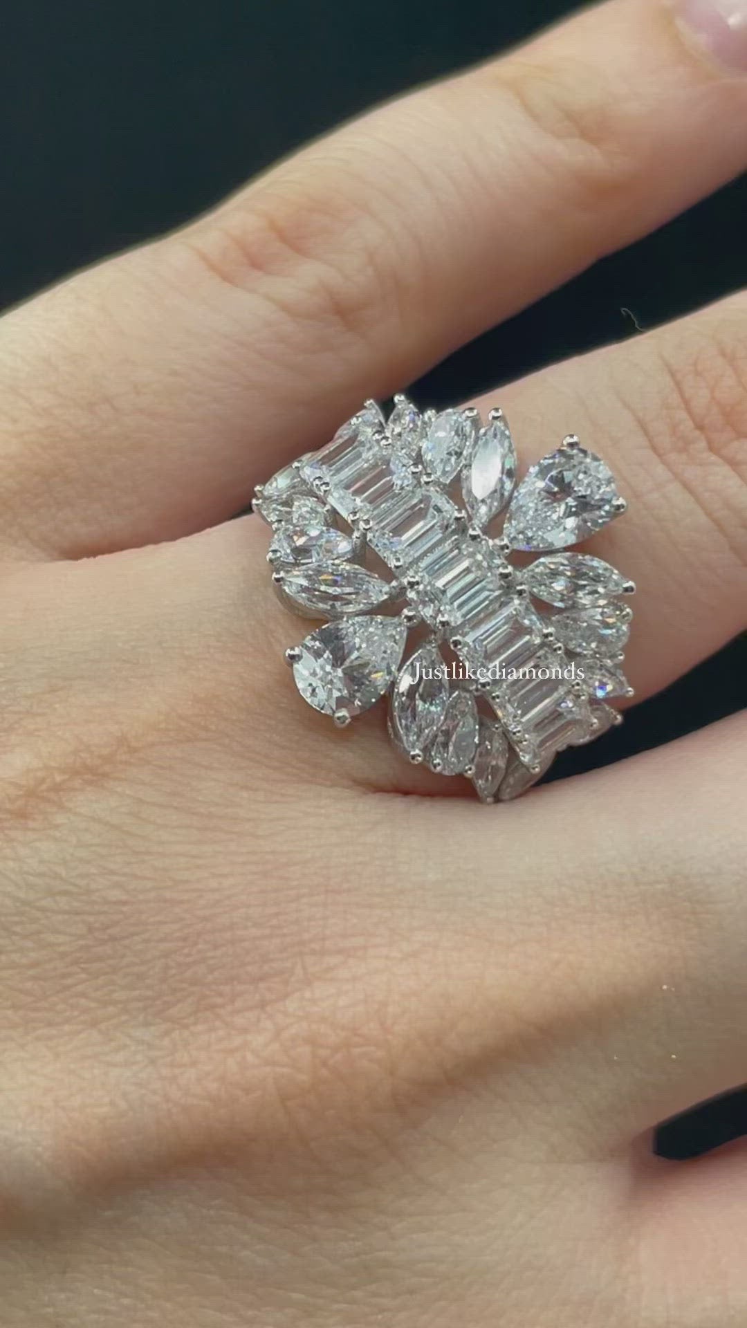 Classic ring with pears خاتم كلاسيكي مع دمعات