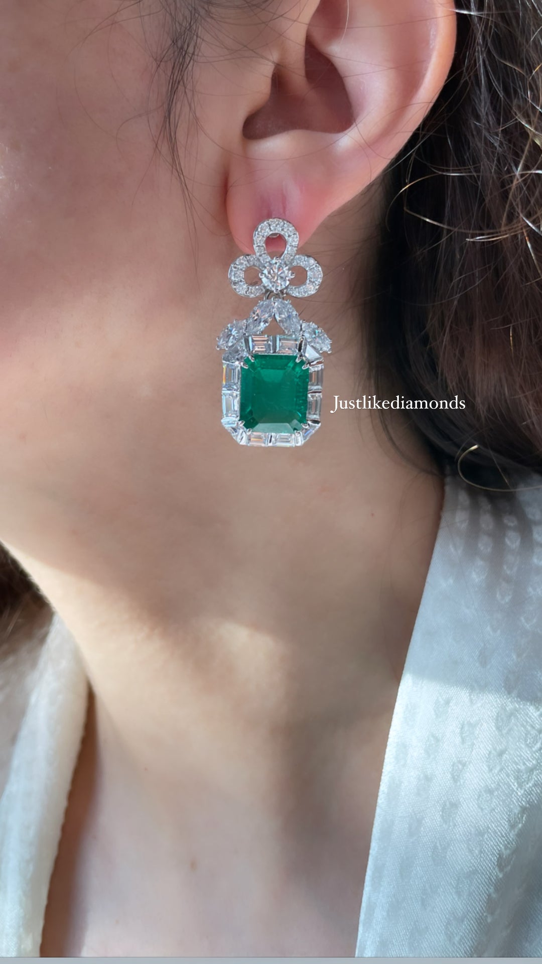 Royal green earrings أقراط الزمرد الرويال