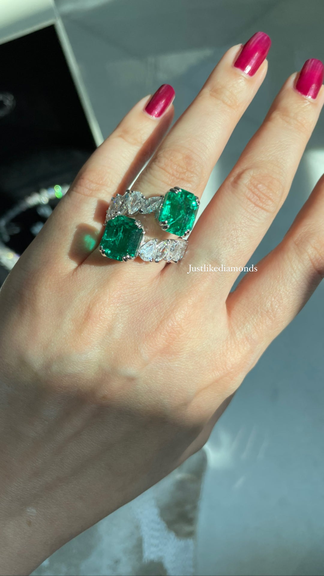 Emerald ring with pears خاتم الزمرد و الدمعات