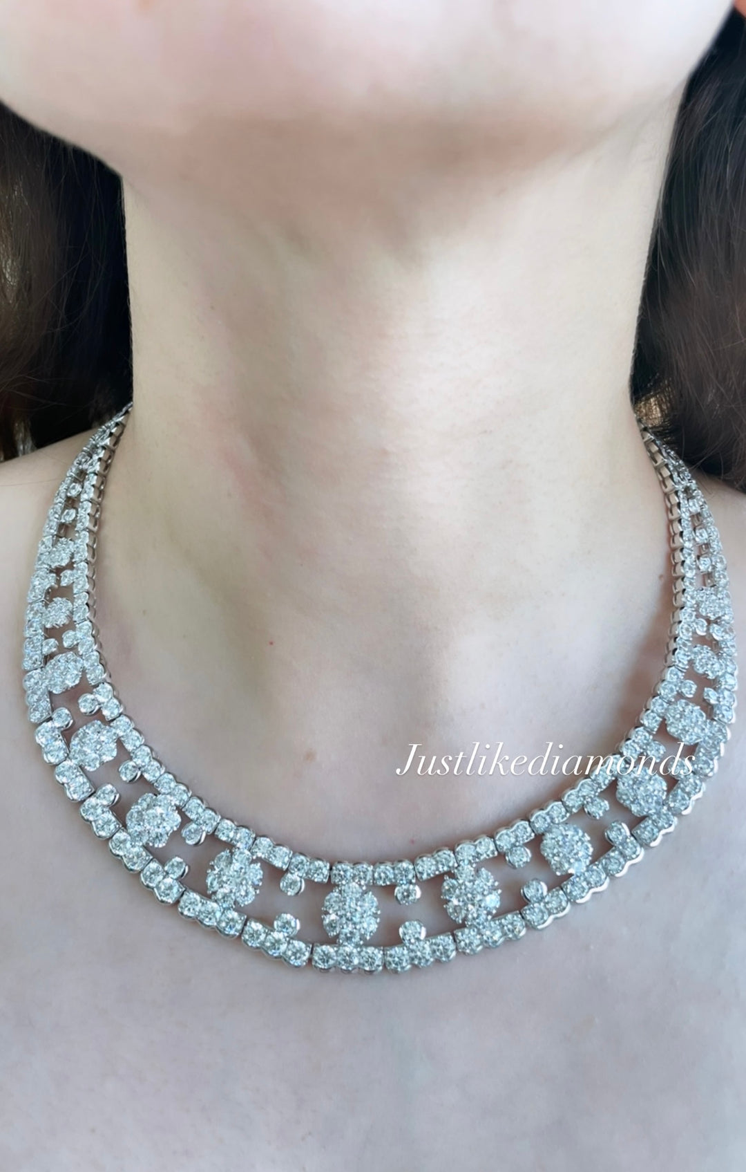 Collar necklace عقد على شكل طوق