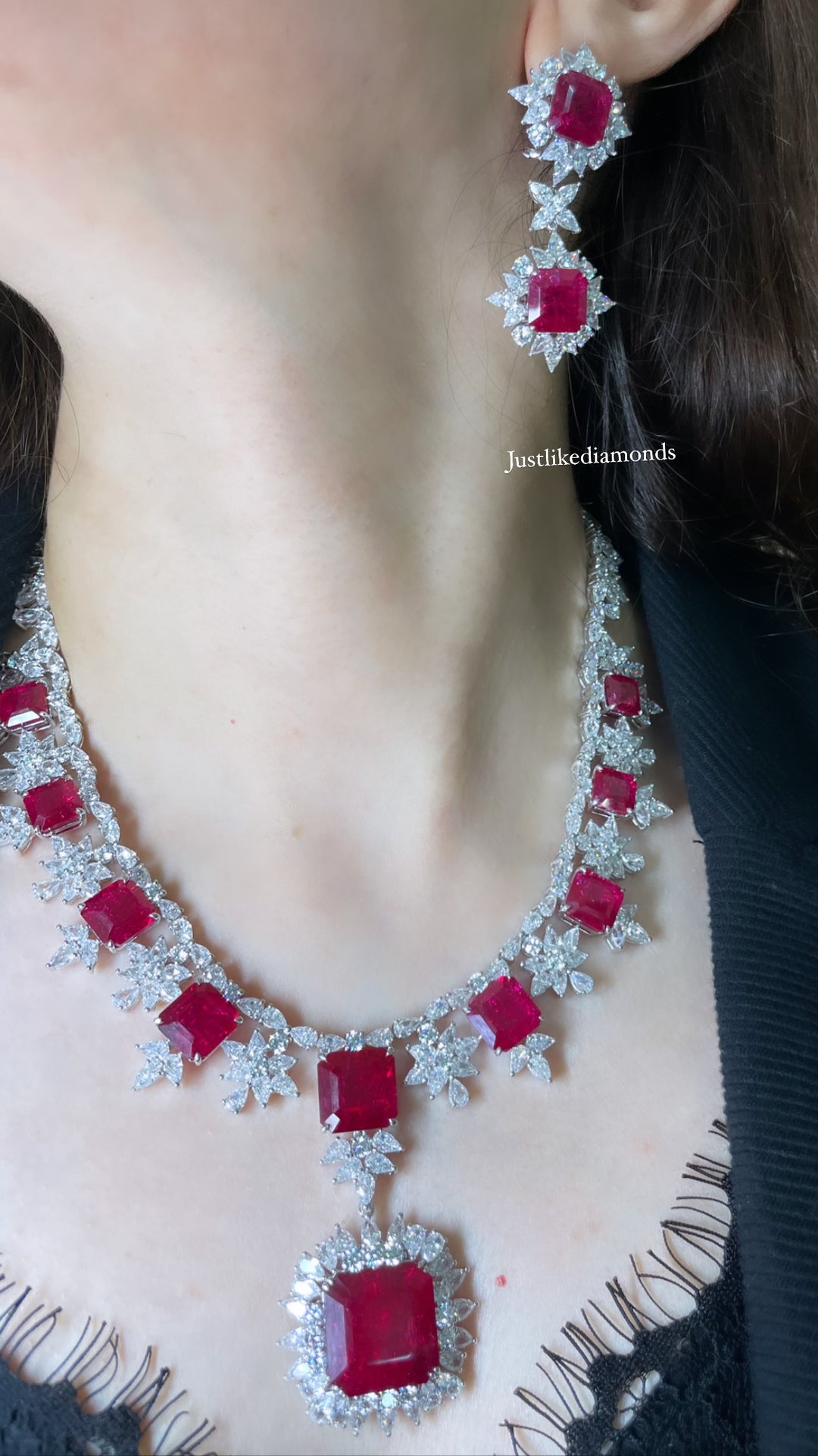 Classical necklace عقد كلاسيكي