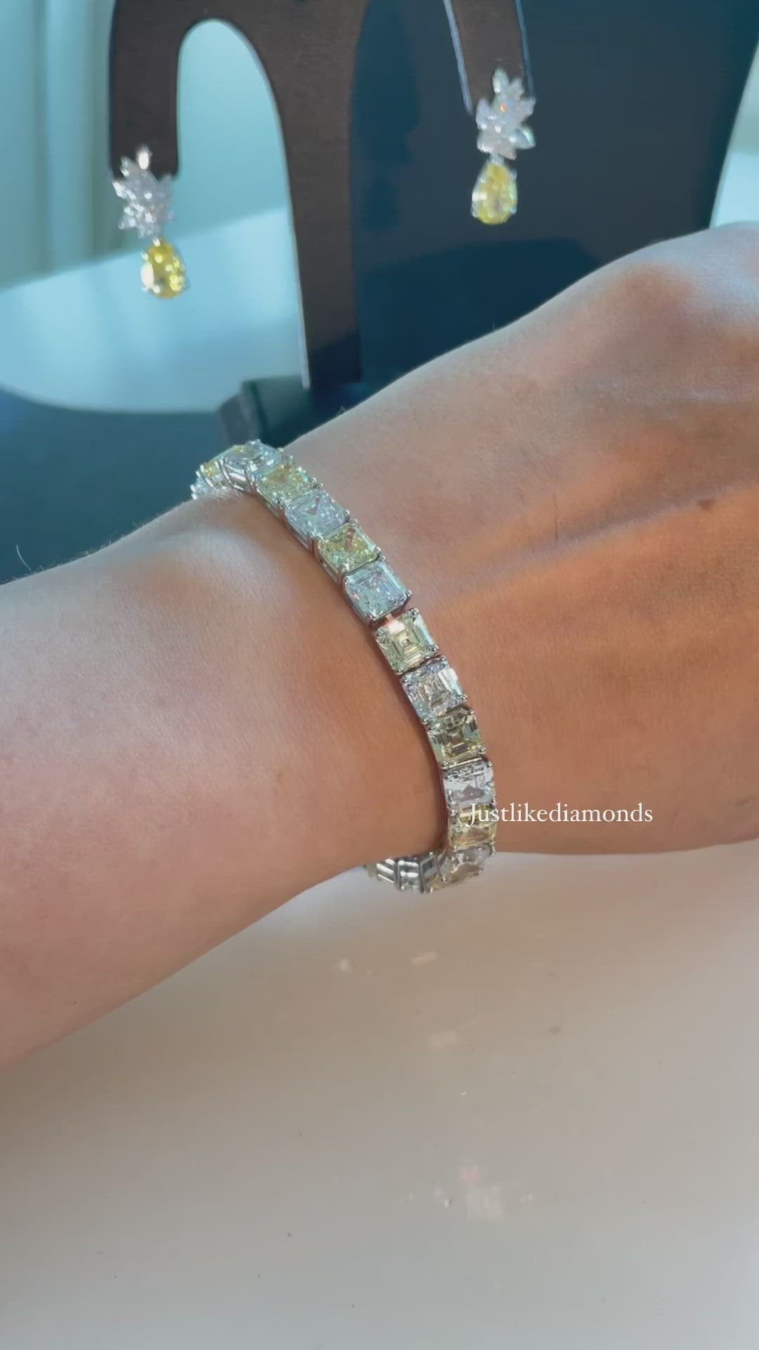 Asscher  cut bracelet yellow/ white سوار بقصه الآشر ابيض أصفر